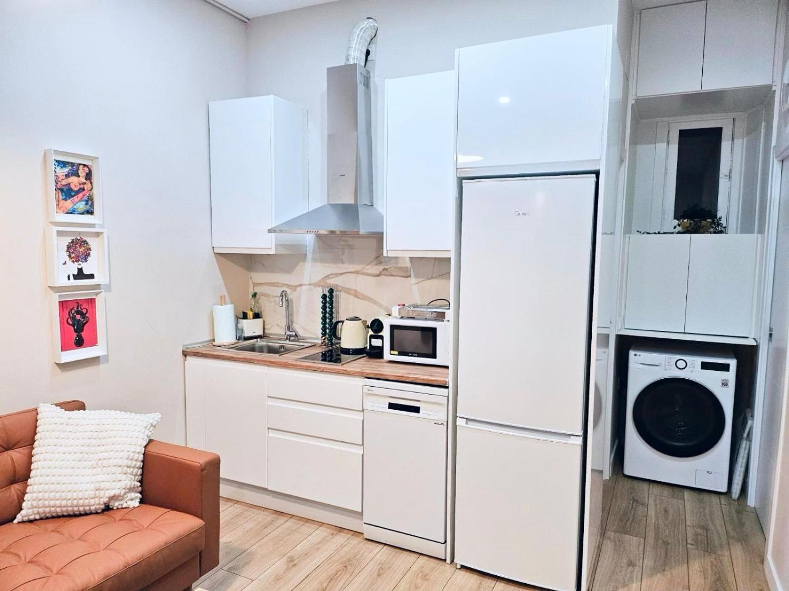 Acogedor Apartamento En Atocha By Bebalmy Madrid Exterior photo