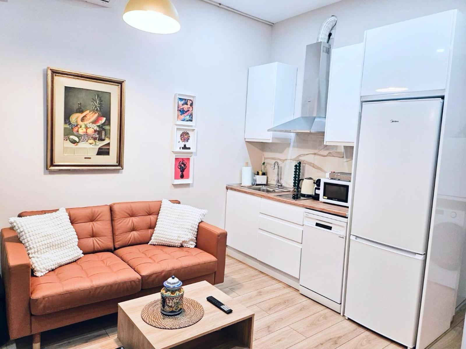 Acogedor Apartamento En Atocha By Bebalmy Madrid Exterior photo